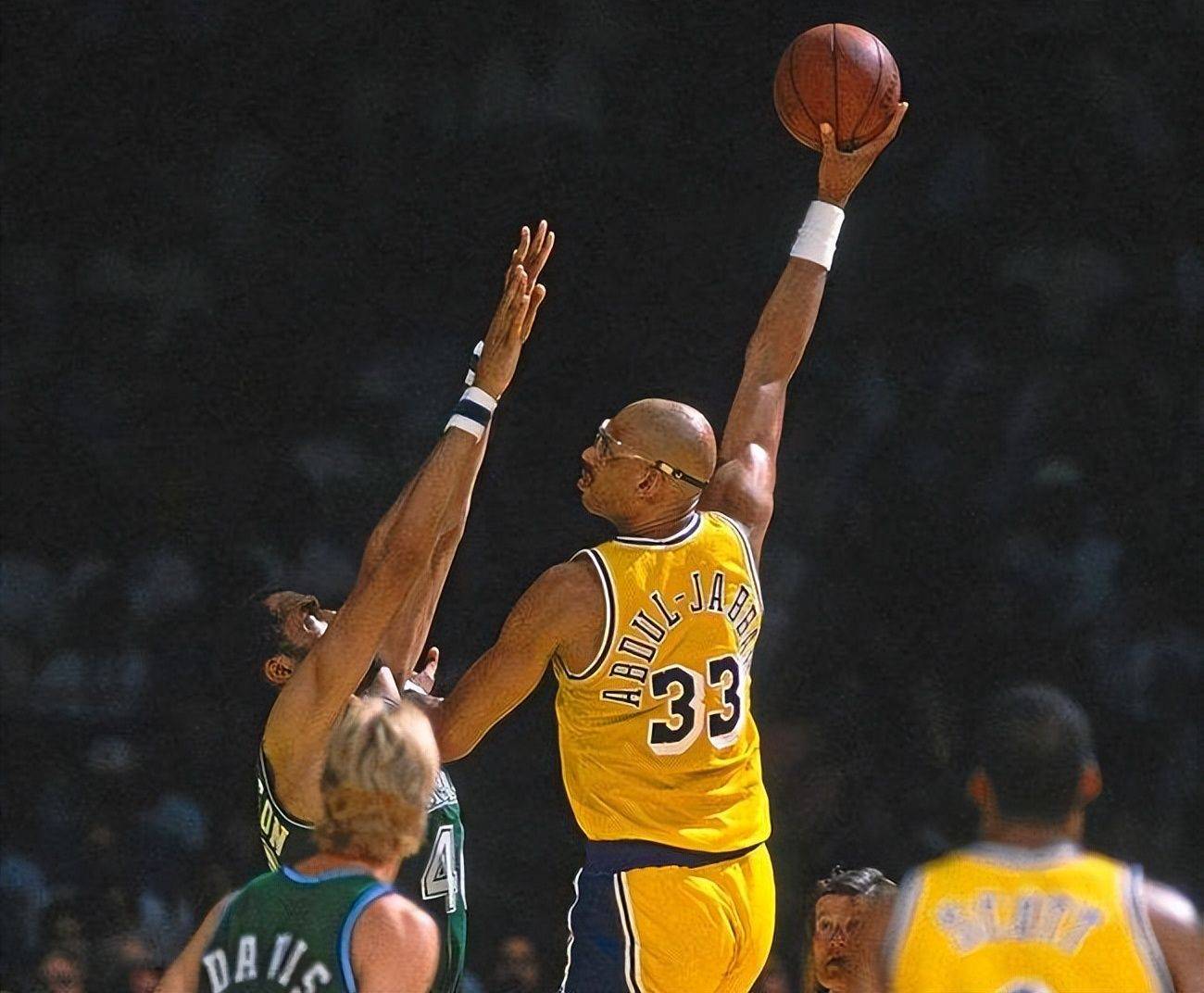 里昂小将刷新队史纪录