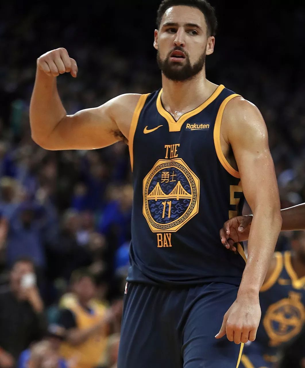 得分手拿把攥！英格拉姆无视防守翻身后仰中投稳稳命中