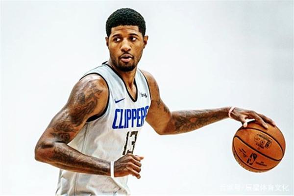 据罗马诺消息，若昂·坎塞洛将从利雅得新月租借加盟巴塞罗那。