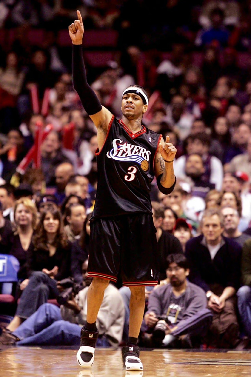 里夫斯成湖人队史第3位单场40+5+10+5三分的球员