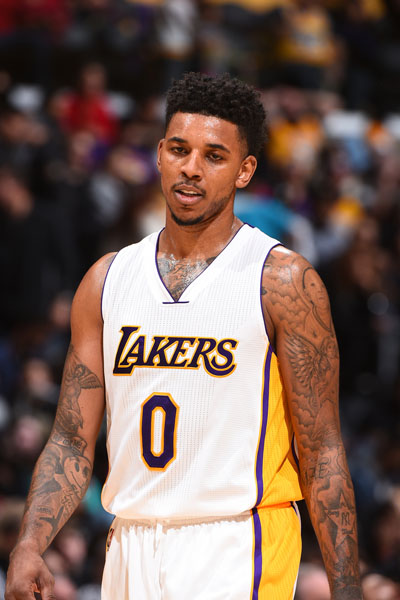 邓恩谈隔扣字母哥：我知道他会来防 心里想必须扣他 我闭上了眼睛